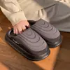 Nuevas zapatillas de algodón de invierno para hombre, adecuadas para usar en exteriores, antibacterianas, resistentes al olor, de suela gruesa, antideslizantes, con una sensación cómoda, zapatillas cerradas de felpa cálida