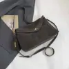 Bolsa feminina de nicho de alta qualidade 2026 nova bolsa transversal versátil vintage bolsa de ombro casual texturizada bolsa tote para o dia a dia