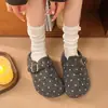 En stock: Nuevos zapatos slip-on de mezcla de lana con lunares retro 2026 con suelas suaves, forro de felpa para abrigar y características antideslizantes, perfectos para uso casual
