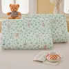 Un par de fundas de almohada de algodón cepillado y látex de 40x60 cm, y una sola funda de almohada de 30x50 cm, para almohadas de adulto