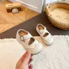 Sapatos de Princesa para Menina 2026 Primavera/Outono Novo Estilo Estilo Escolar Corte Baixo Sapatos Pequenos de Couro Estilo Britânico Brogue Sapatos de Bebê Sola Macia
