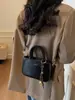 Bolso Pequeño Cuadrado Retro Chic para Mujer 2026 Modelo Nuevo Bolso de Mano Bolso Cruzado con un Toque de Lujo Bolso de Hombro Versátil Bolso de Moda para el Trabajo