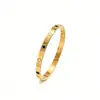 Pulsera de Acero Titanio Apilada Forma de T de Trébol de Venta Caliente Europea y Americana para Mujeres, Joyería de Pulsera de Oro de Gama Alta al por Mayor