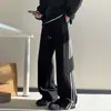 Pantalones de hombre para otoño e invierno 2026, nuevos pantalones deportivos casuales holgados de pierna ancha estilo Hong Kong, de pierna recta con franjas laterales largos, modernos