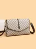 Bolsa Grande de Couro Macio de Marca Famosa para Mulheres 2025 Nova Bolsa Quadrada Pequena Estampada para Mãe de Sogra de Meia-Idade com Presbiopia Bolsa de Ombro Único Transversal