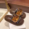 Nuevas Pantuflas de Piel con Estampado de Leopardo 2025 para Mujer Lindas de Otoño e Invierno para el Hogar de Interior Antideslizantes Pantuflas de Algodón al por Mayor para Supermercado para Mujer