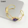 Wt-B699 Piedra Cruda Natural Amatista Perla Incrustaciones Latón Diseño Calado Pulsera Abierta Regalo de Cumpleaños para Niña