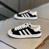 Zapatos de hombre 2024 primavera, verano y otoño nuevos zapatos de tabla tres barras zapatos de hombre cuero mate ligeros suela blanda casual zapatos de tela hombre
