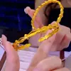 Tienda de Oro Mismo Estilo Arena Dorada Flor de Iris Sólida Pulsera Abierta para Mujer, Pulsera de Lujo Ligero Exquisita de Moda Retro de Gama Alta