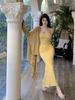 Vestido Sexy de Verão para Emagrecimento da Cintura de Menina, Amarelo, Sem Mangas, Cobre o Quadril, com Suspensório, Cardigã de Proteção Solar para Mulheres, Conjunto de Duas Peças