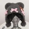 Balaclava de alta qualidade em pelúcia de urso fofa com pompom e orelhas para mulheres, quente e versátil para outono e inverno, proteção para as orelhas