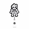 Porta-credencial retráctil médico de acrílico con calavera oscura transfronterizo para doctores y enfermeras, Gadget de broma