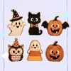 Los productos de madera son un gran éxito de ventas; Decoraciones de escritorio de madera con temática de Halloween en forma de fantasmas, disponibles exclusivamente en los mercados pequeños de Yiwu para venta al por mayor