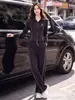 Traje deportivo casual para primavera y otoño de 2026, atuendo súper moderno, un conjunto completo con un ambiente juvenil y sofisticado, conjunto de dos piezas con sudadera