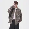 Camisa Masculina 2026 Outono Nova Camisa de Flanela de Manga Longa Estilo Hong Kong Solta Tamanho Grande Camisa Casual de Manga Longa para Casal