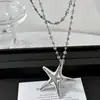 Colar Pingente de Estrela-do-Mar com Contas Dupla Camada de Luxo Leve e Requintado para Mulheres, Estilo Longo de Verão, Adequado para Combinar com Vestidos, Corrente de Pescoço em Camadas Estilo Doce e Cool Spicy Girl