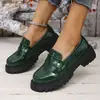 2025 Novos Mocassins Estilo Britânico Preto Sapatos de Solado Grosso de Peça Única Primavera e Outono Retro Slip-On Tamanho Grande Exportação