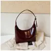 Bolso de axila de cuero encerado de alta gama para comercio exterior para mujer, nuevo bolso de moda de nicho en forma de media luna, elegante bolso de hombro y bolso de mano