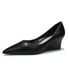 5222A Sapatos de Salto Anabela Femininos 2024 Verão Novo Estilo Francês Elegante e Bonito Salão Bico Fino Boca Rasa Salto Grosso Salto Alto