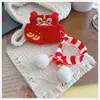 Ropa para Muñeca Labubu de Primera, Segunda y Tercera Generación 17cm Atuendo de Fiesta Sentado Labubu Sombrero de Año Nuevo Peto Disfraz de Danza del León