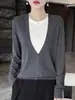 Nuevo suéter de punto elegante de otoño e invierno de imitación de dos piezas con cuello en U para mujer, de corte holgado, de manga larga, tejido fino, versátil