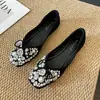2026 Novos Sapatos Femininos Quadrados Planos Sapatos Individuais Mulheres Decoração de Strass Pérola Decote Baixo Sapatos de Casamento Sapatos de Ballet N1368-19