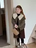 Chaqueta de Invierno de Algodón para Niñas 2026 Nueva Elegante Chic Parka de Piel con Solapa Grande Ropa Exterior Gruesa y Cálida para Niños