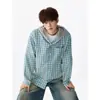 Camisa xadrez com capuz e mangas compridas estilo americano, nova coleção de outono masculina, modelagem solta, estilo preppy, camisa e peça de outer wear esportiva da moda