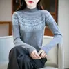 Suéter de lã jacquard pronto para usar de primeira linha para mulheres, gola alta discreta, padrão requintado, suéter de malha, outono e inverno, top solto para usar por cima