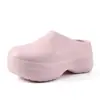 Nuevas pantuflas de color liso, con suela gruesa, antideslizantes y de punta cerrada para mujer, diseñadas para hacer que las mujeres bajitas luzcan más altas, adecuadas para usar en exteriores, estilo fácil de poner, material EVA, directamente de fábrica