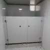 Placa Divisória de Banheiro Público Simples Obra T-shaped L-shaped Porta Divisória de Banheiro Proteção Contra Respingos para Urinol de Banheiro Escolar