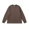 Camiseta de manga larga para hombre, estilo retro japonés, cuello redondo, color liso, logo bordado, texturizada, versátil, nuevo modelo primavera y otoño 2026, capa base