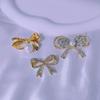 Broche de estilo novo japonês e coreano elegante requintado online estilo vermelho liga pérola strass corsage arco acessórios de roupas para mulheres