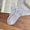 Meias esportivas finas de corte baixo, respiráveis e absorventes de suor, com bordado de urso fofo, sem costura, para mulheres, de verão