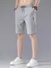 Pantalones Cortos de Seda Helada para Hombre, Nuevo Estilo Coreano de Verano, Corte Holgado, Empalme Elástico con Etiquetas, Pantalones Cortos de Longitud Media para Playa