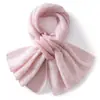 Venta al por mayor de fábrica 100% cachemir otoño e invierno plisado hueco cruz color sólido calentador de cuello bufanda tejida
