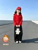 Conjunto de Moletom com Capuz Espesso e Pelúcia para Meninas Outono e Inverno Conjunto de Duas Peças Calça Larga Vermelha e Preta Para Crianças de Meia-Idade e Mais Velhas Estiloso Tendência