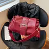 Bolso bandolera casual de diseño de nicho, bolso nuevo moderno y a la moda, bolso cuadrado pequeño único para mujer de invierno 2026