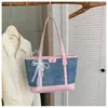 2026 Nova Bolsa Tote Patchwork Jeans Grande Capacidade Moda Feminina Versátil Bolsa de Ombro para o Dia a Dia Bolsa de Ombro
