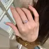 Popular Rosa Dulce Flor de Cuatro Hojas de Xiaohongshu Moda y Versátil Anillo de Gama Alta Ropa de Trabajo Diseño Diario Joyería para Manos