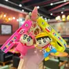 Llavero Creativo de Dibujos Animados Lindo Shin-Chan Lápiz de Colores Colgante para Bolso de Pareja Llavero de Coche Muñeca Regalo Venta al por Mayor