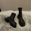 Botas femininas justas de sola grossa para aumentar a altura, botinhas largas de outono e inverno, zíper traseiro, bico quadrado, emagrecedoras, para baixinhas, botas estilo Martin, botas elásticas