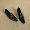 Nova Chegada da Temporada: Sapatos de Couro Simples Quadrados Elegantes para Mulheres, Mocassins Slip-On de Salto Médio com um Visual Único e Descolado para a Primavera