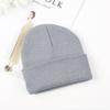 Gorro de lana con placa ligera de acrílico de comercio exterior para hombres y mujeres, para parejas, de Europa y América, de otoño e invierno, de punto de color sólido, fabricantes de gorros