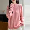 Cárdigan de punto jacquard calado de cuello medio alto, suéter de estilo suave color blanquecino para mujer, prenda exterior fina elegante de manga larga