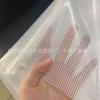 Pin de fábrica clipe de PVC rede 300D PVC laminado transparente clipe rede resistente a rasgos pvc branco grade tecido cortina de poeira papelaria