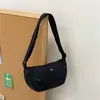 Bolso tote grande de nuevo estilo para mujer, adecuado para que lo usen los estudiantes en clase, como bolso de hombro para el trabajo o como bolso cruzado.; una bolsa de nylon única para mujer