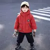 Chaqueta Gruesa de Terciopelo Talla Grande para Niños Otoño Invierno 2026 Ropa Nueva de Algodón para Bebé Cortavientos Rojo Ropa de Invierno para Niños Chaqueta Acolchada de Algodón