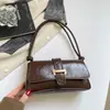 Bolso pequeño cuadrado retro versátil de estilo francés minimalista 2026, bolso cruzado elegante y de alta calidad