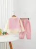 Conjunto de Ropa de Primavera para Niñas 2026 Nuevo Moda Estilo Primavera-Otoño Infantil Ropa de Otoño para Bebés Conjunto de Tres Piezas para Niñas Pequeñas Moderno